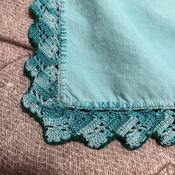 Vintage hand embroidered square tablecloth green - Picture 6 of 6